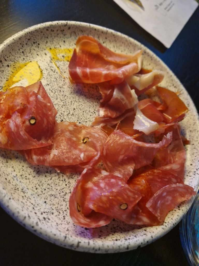 GiGi gin tonic raw bar