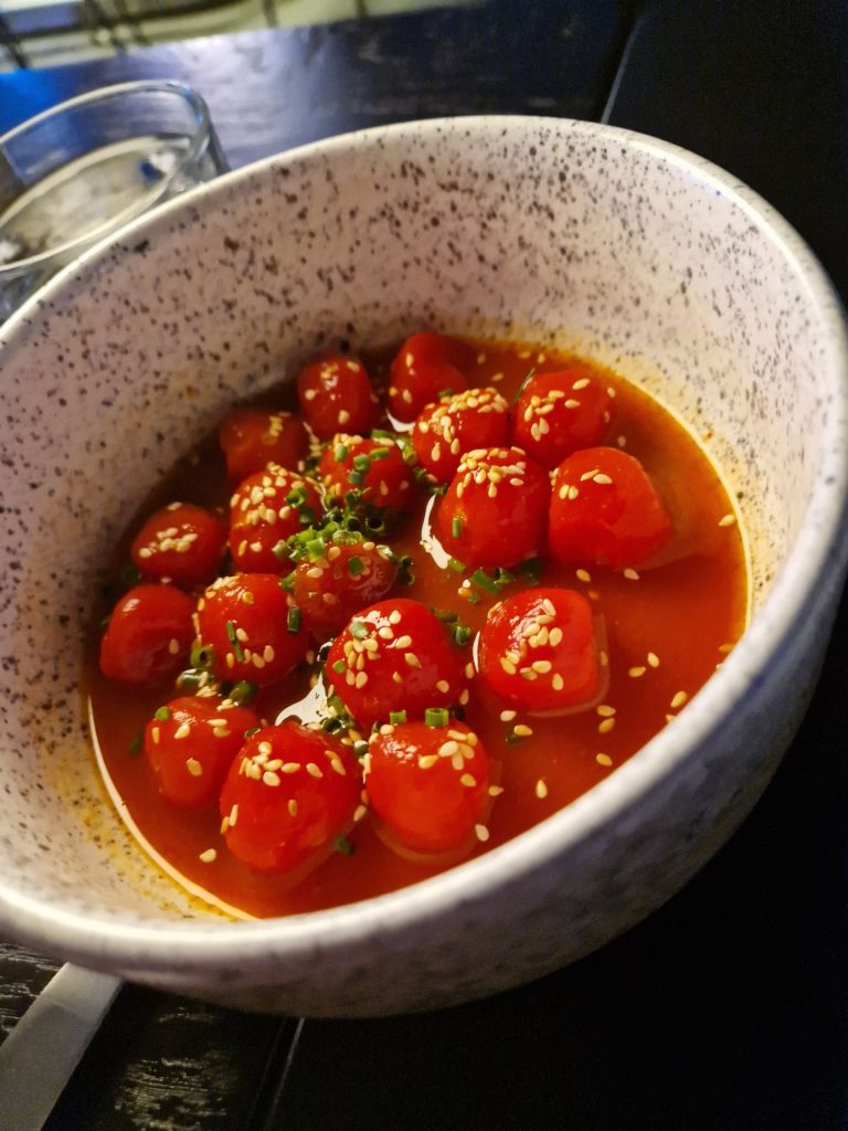 GiGi gin tonic raw bar