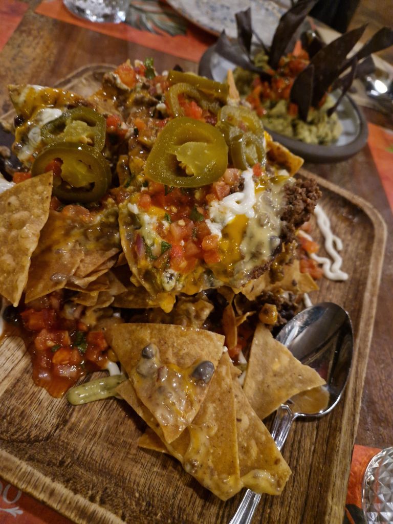 Pueblo Chido, Nea Smyrni